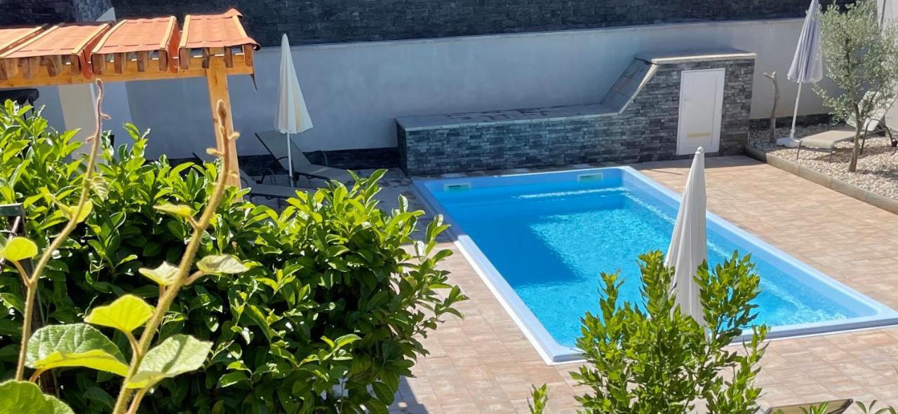 Villa Mira ***** Pinezići Exteriér fotografie